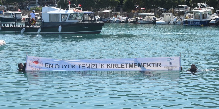 Bodrum'da denizin dibinden 10 ton 'katı atık' çıkarıldı