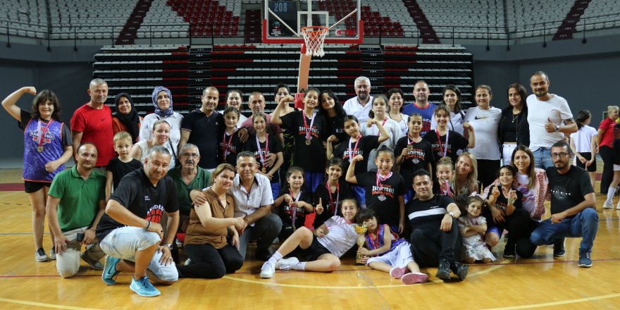 Akademi Basketbol şampiyonluğa ulaştı