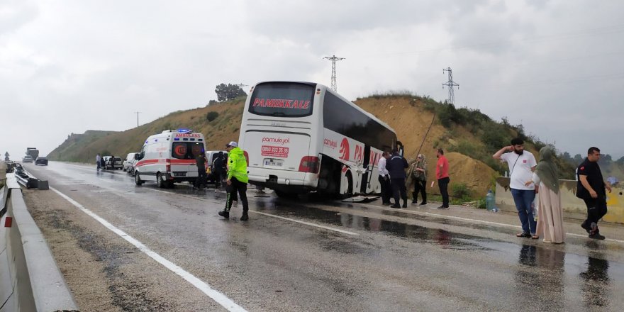 Antalya'da yolcu otobüsü şarampole düştü: 10 yaralı