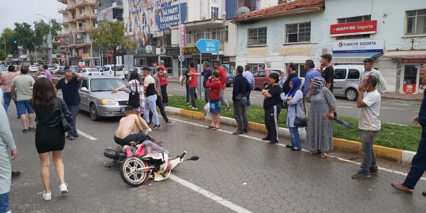 Otomobilin çarptığı elektrikli bisikletteki çocuk hayatını kaybetti