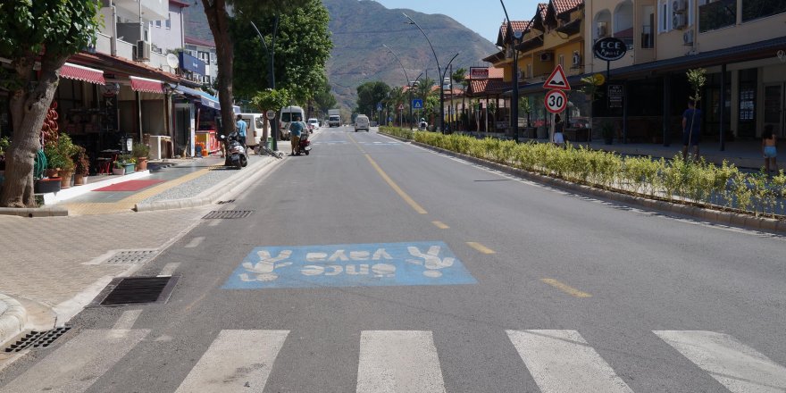 Marmaris'te caddeler yenilendi