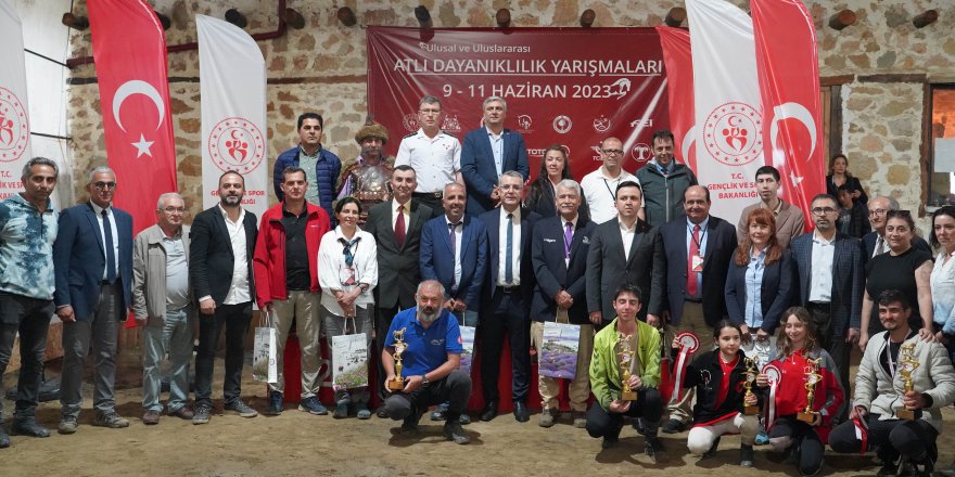 Gül bahçelerinde Atlı Dayanıklılık Yarışmaları