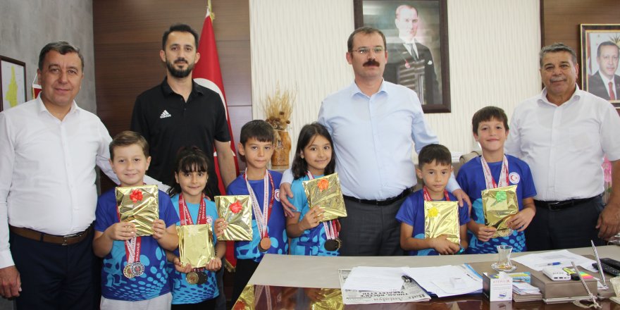 Küçük sporcular Kaymakam Erdemir'i ziyaret etti