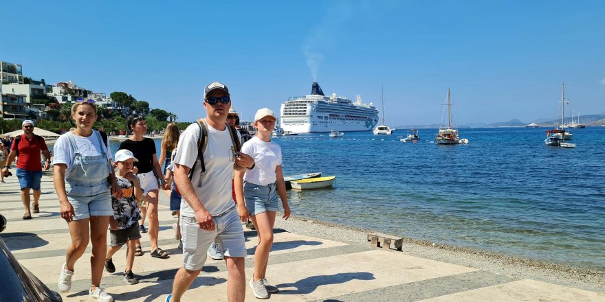 Bodrum'a denizden 2588 turist geldi