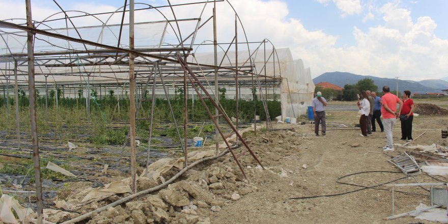 Hortum ve dolu vuran Kayabaşılı üreticiye sera naylonu yardımı