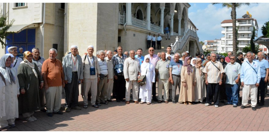 Manavgat'ta hacı adayları uğurlandı