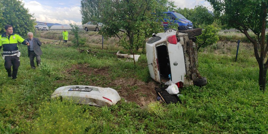 Bahçeye devrilen otomobilde sürücü yaralandı