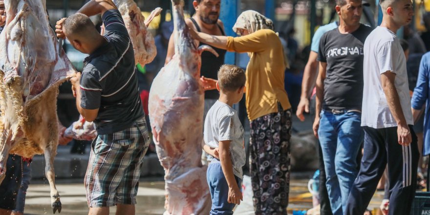 Sokakta kurban kesip, atıklarını gömenlere 10 bin 319 lira ceza