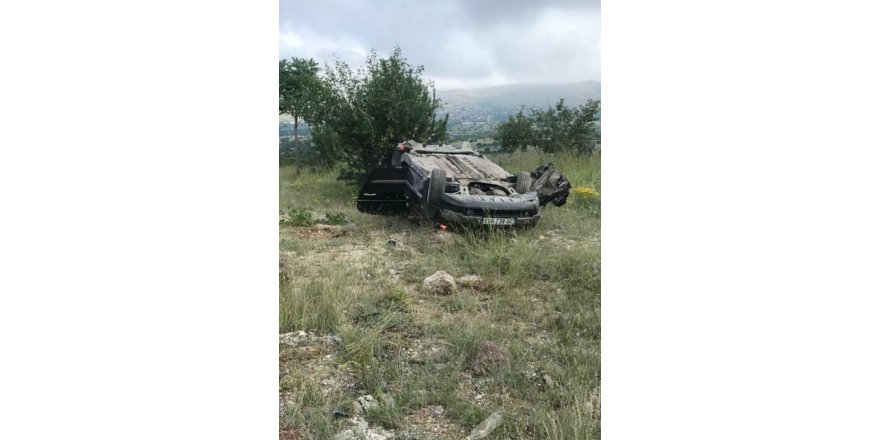 Takla atan otomobilde 3 kişi yaralandı