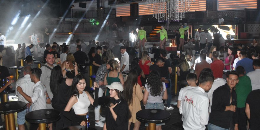 Bodrum'da müzik yasağı kalktı; turistler saat 04.00'e kadar eğlendi -Yeniden