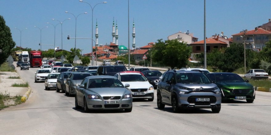 Afyonkarahisar- Antalya kara yolunda bayram yoğunluğu