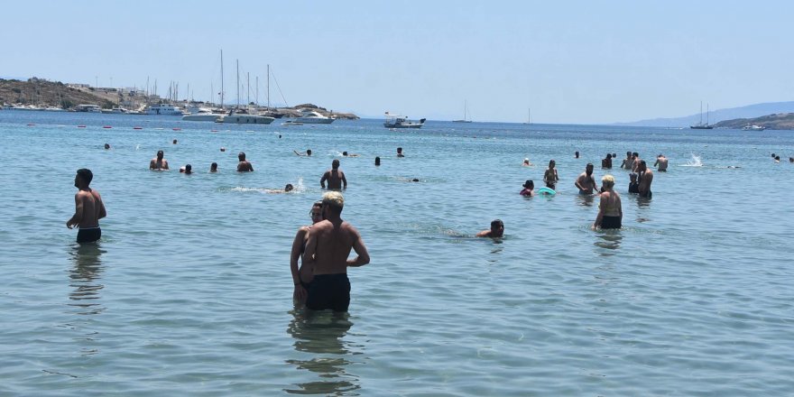 Bodrum'da plajlarda bayram yoğunluğu