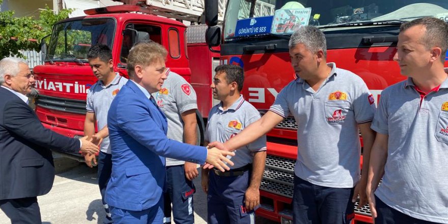 Bucak Kaymakamı Tanrıkulu, polis ve askerle bayramlaştı