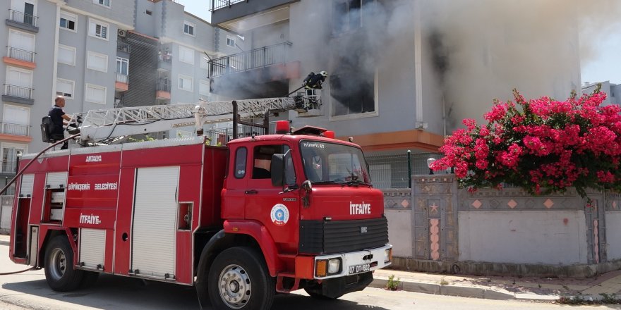 Klima motoru yangınında ev büyük hasar gördü