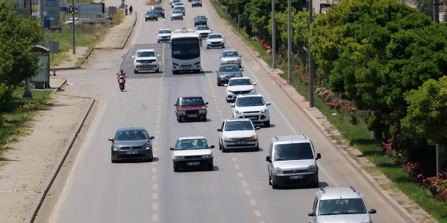 Bayram tatilinde Afyonkarahisar'dan 1 milyon 100 bin araç geçti