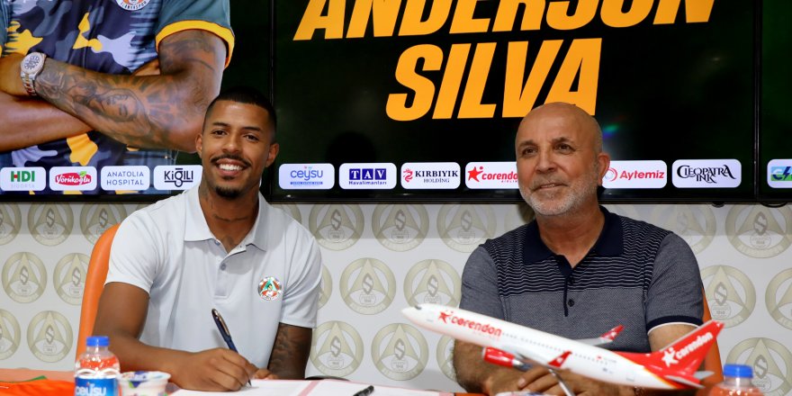 Alanyaspor'un yeni santrforu Anderson Silva