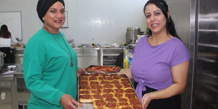 Depremzedeler Hatay mutfağı örneklerini sundu