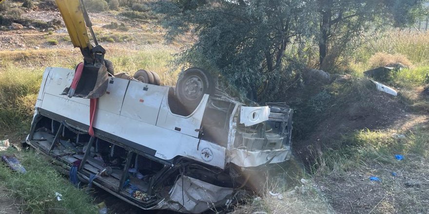 Isparta’da midibüs ile hafif ticari araç çarpıştı: 1 ölü, 36 yaralı