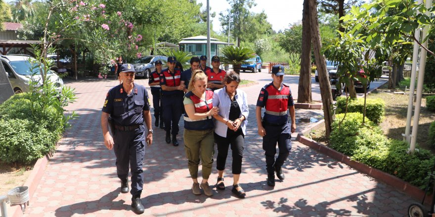 Hırsızlık yaparken kameraya yakalanan İranlı 2 kadın turist tutuklandı