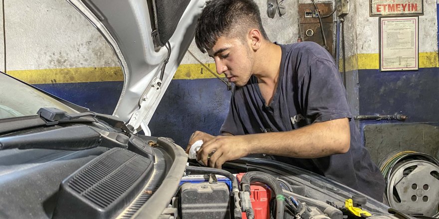 80 bin lira diş tedavi parasını biriktirmek için okulu bırakıp işe girdi