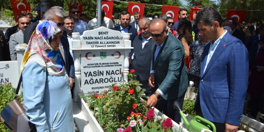 15 Temmuz şehidi Ağaroğlu, mezarı başında anıldı 