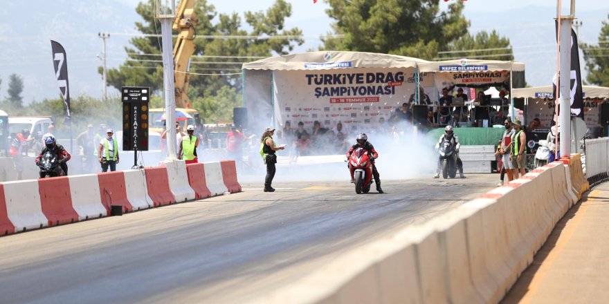 Kepez'de motodrag yarışları nefesleri kesti