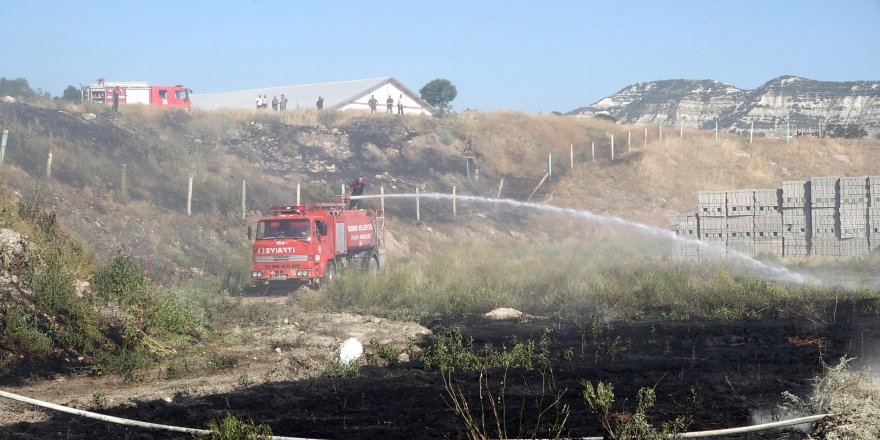 70 dönüm otluk yandı