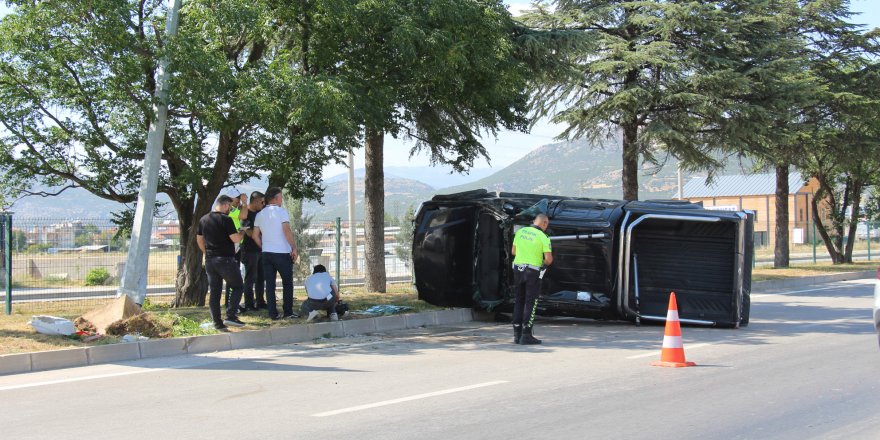 Kamyonet takla attı: 2 yaralı