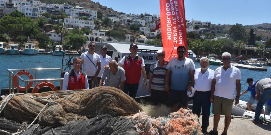 Denizden 8 bin metrekare hayalet ağ çıkarıldı