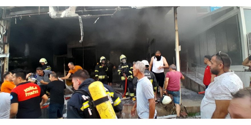 Muğla'da bir iş yerinde çıkan yangın iki iş yerine daha sıçradı