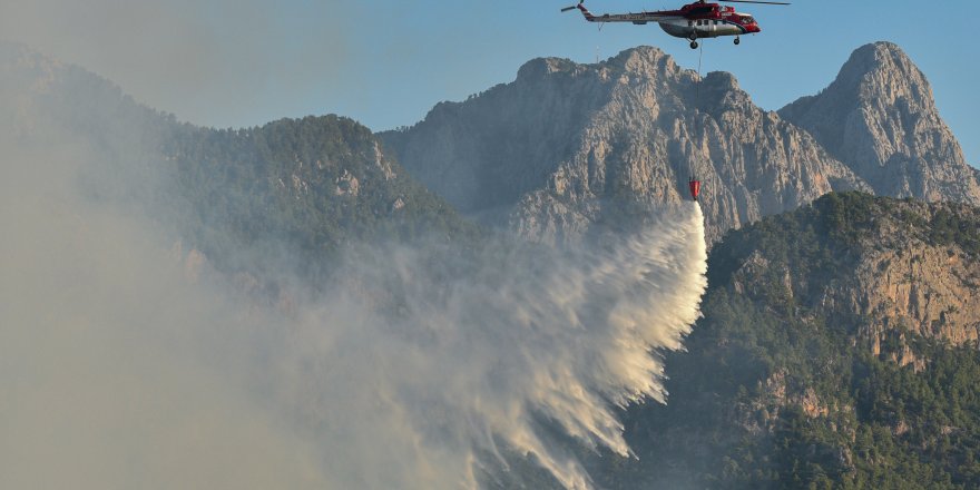 Kemer'deki orman yangınına havadan müdahale