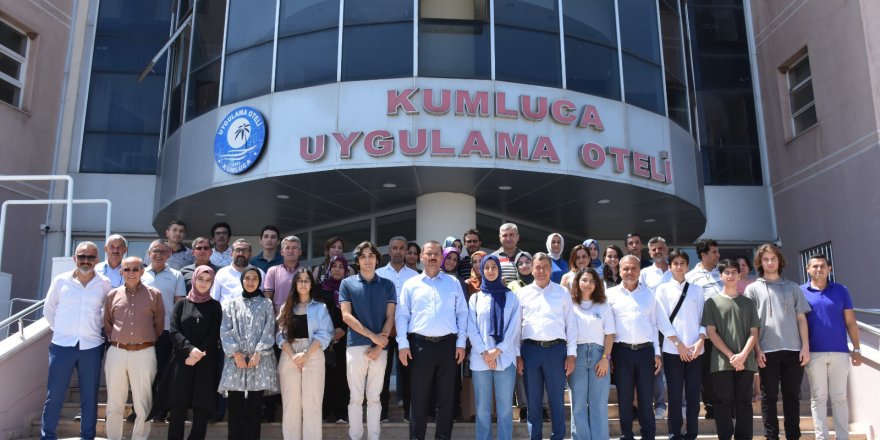 Kumluca'da başarılı öğrenciler ödüllendirildi