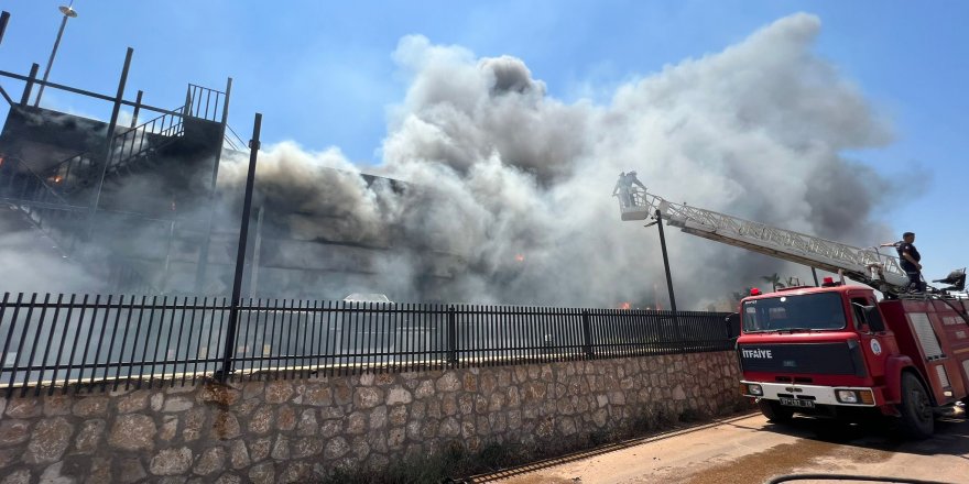 Antalya'da fabrika yangını