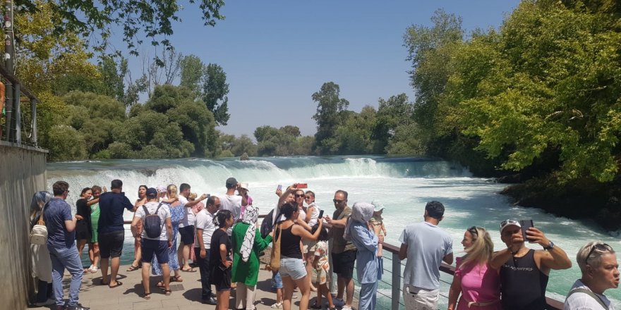 Manavgat Şelalesi'ne turist ilgisi