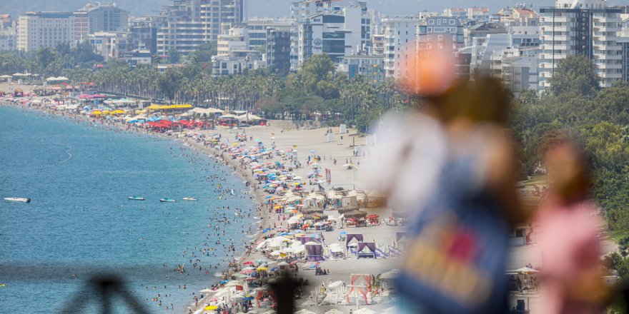 Antalya'da sahilde ve kanalda serinlik