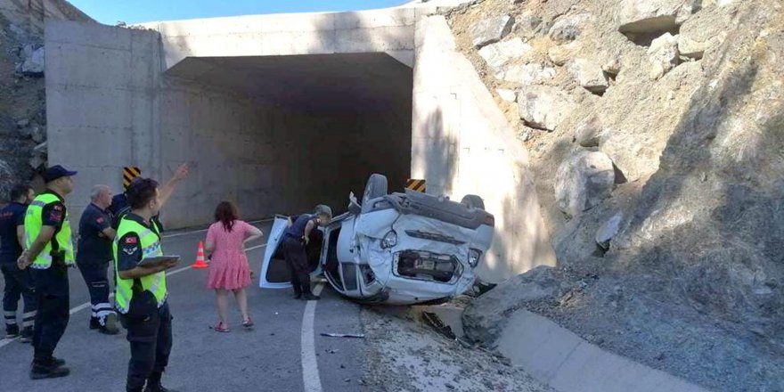 Cip alt geçide uçtu; sürücü hayatını kaybetti