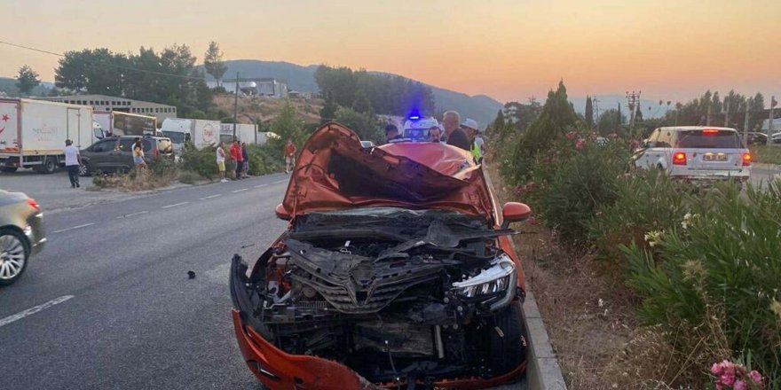 Muğla'da otomobilin çarptığı motosikletteki 2 kişi öldü, 2 yaralı