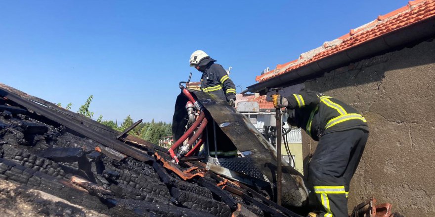 Çatı katı yangını korkuttu