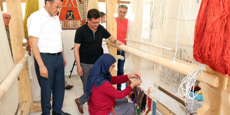 Barak kilimleri ve renkleri yeniden canlanıyor