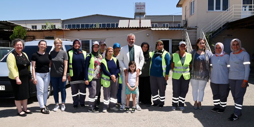 Manavgat'ın sokaklarına kadın eli değdi