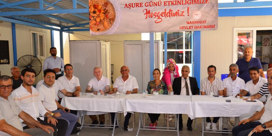 Manavgat Devlet Hastanesi'nde aşure ikramı