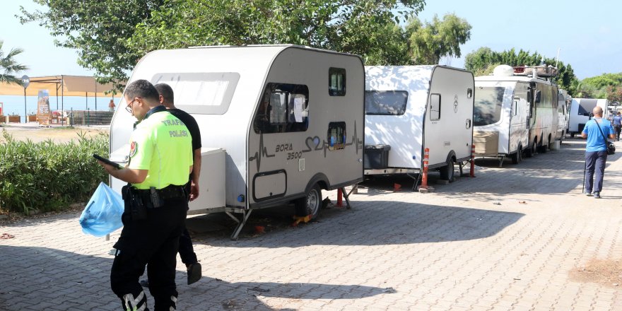 Antalya'da denize sıfır karavanlar tahliye edildi