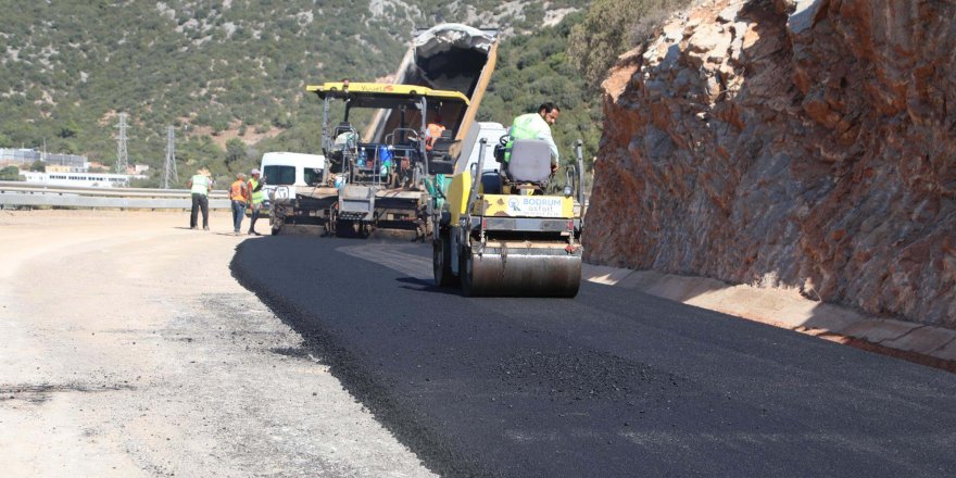 Bodrum'da kent genelinde yol yapım çalışmaları sürüyor