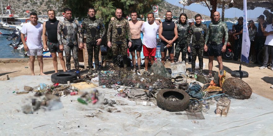 Bodrum'da deniz dibinden 128 kilogram atık çıktı