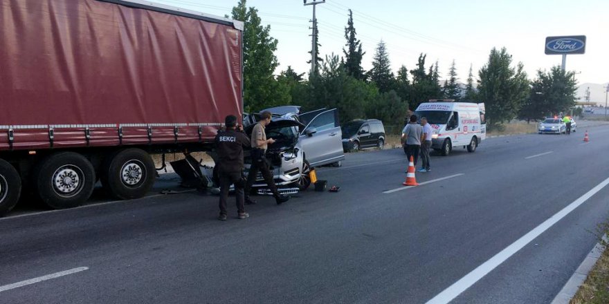 Şarkıcı Tan, Burdur'da trafik kazasında yaralandı