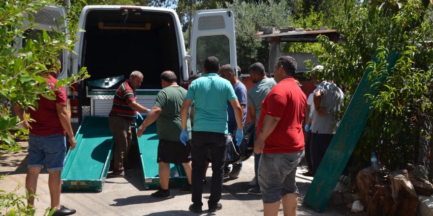 Tabancayla eşini öldürüp, intihar etti