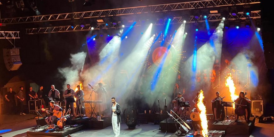 Tan Taşçı, kaza sonrası Antalya'da konser verdi