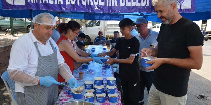 Büyükşehir aşure ikramına devam ediyor