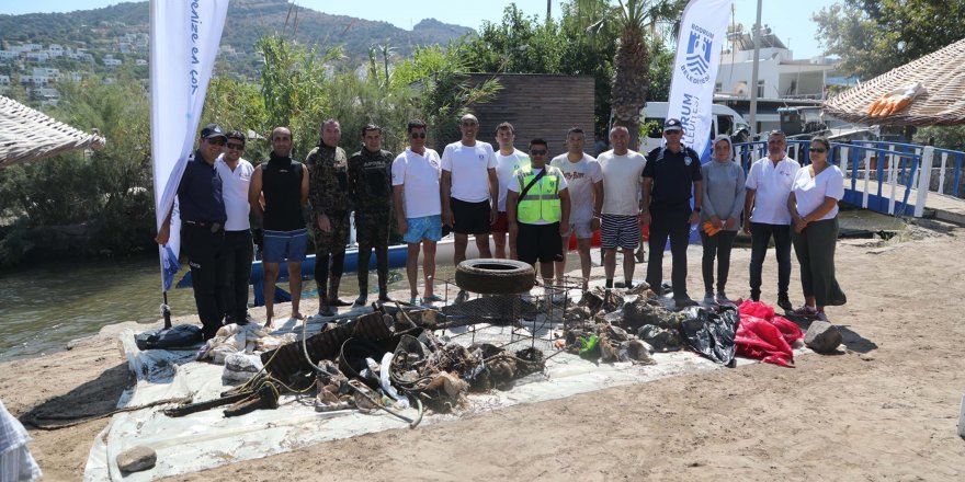 Bodrum'da denizden 76 kilo gram katı atık çıkarıldı