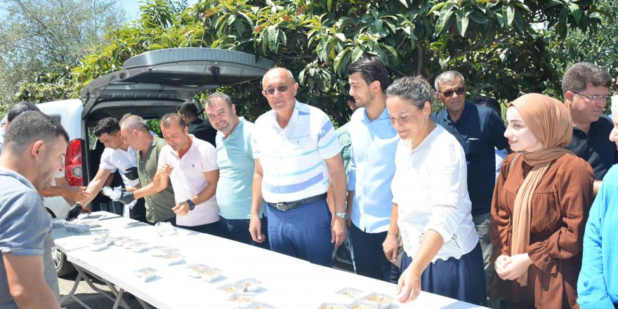 Manavgat'ta AK Parti'den aşure ikramı